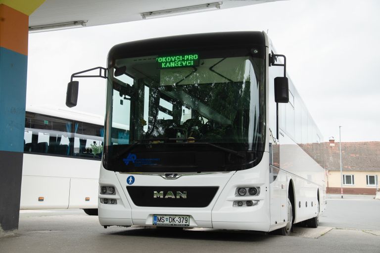 simbolična, avtobusna-postaja-murska-sobota, avtobusni-promet, peron, avtobus