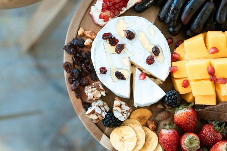 charcuterie-board, gurmanska-deska, deska, narezek