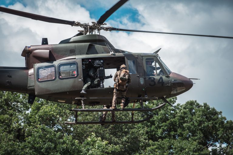 simbolična, slovenska-vojska, vojaki, esd, enota-za-specialno-delovanje, specialna, helikopter