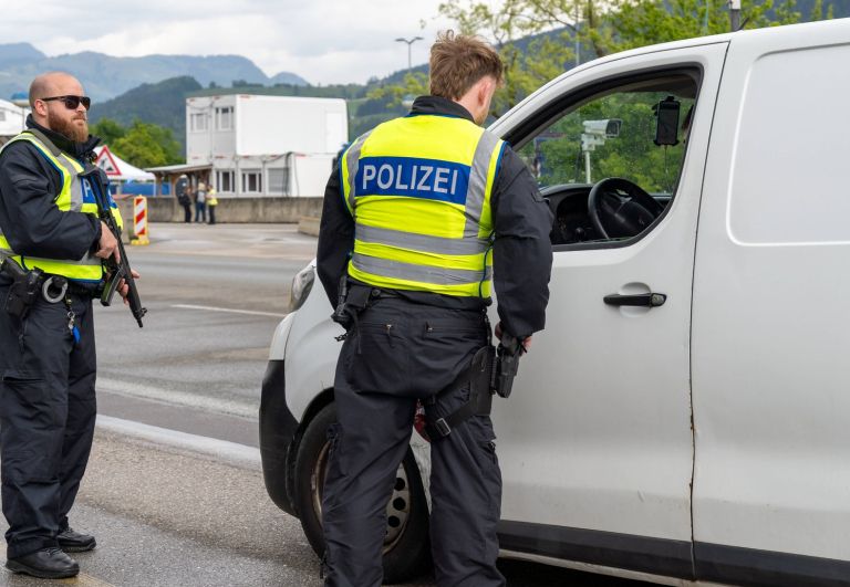 policija
