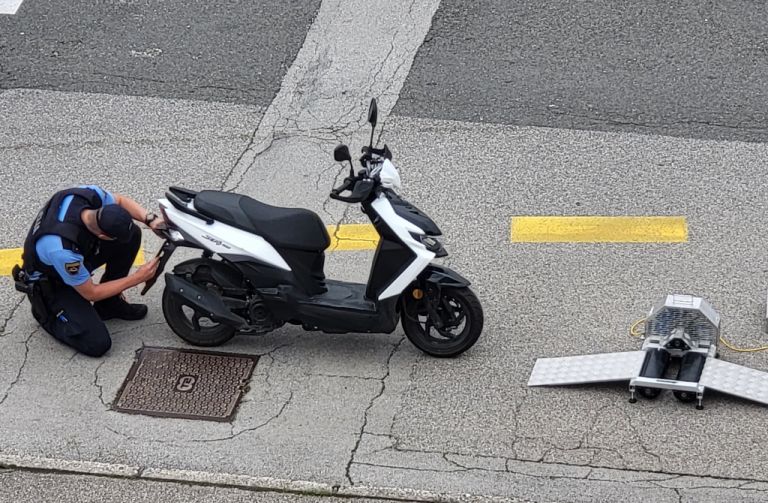 predelan-moped, nadzor