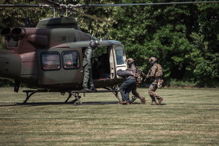 simbolična, slovenska-vojska, vojaki, esd, enota-za-specialno-delovanje, specialna, helikopter