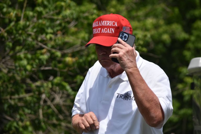 donald trump telefon.jpg