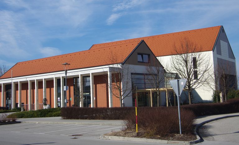 Kulturni Center Primoza Trubarja.jpg