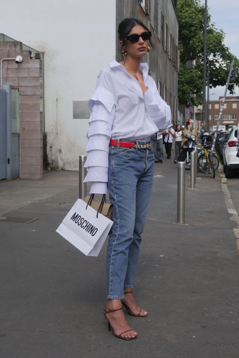 Moda, stil, kavbojke, bela srajca