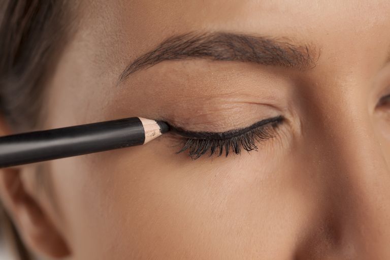 eyeliner, črtalo za oči.jpg
