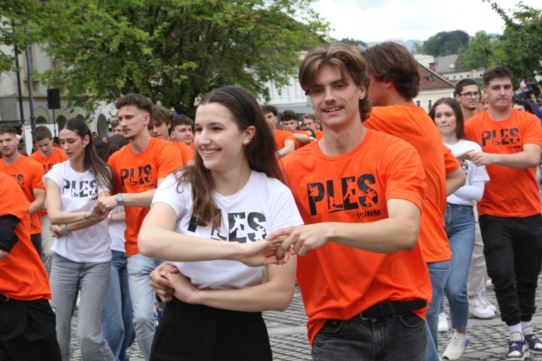 maturantska-cetvorka, novomeski-glavni-trg