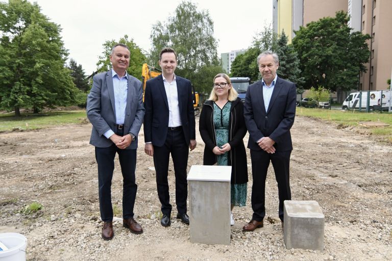Položitev temeljnega kamna.