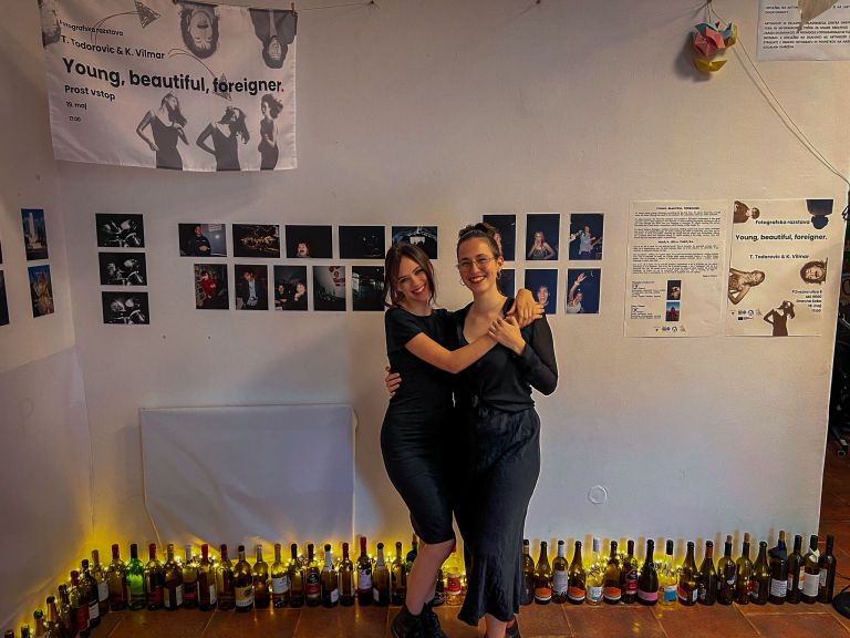 drustvo-kreativne-mladine, klara-vilmar, teodora-todorovic, razstava, young-beautiful-foreigner