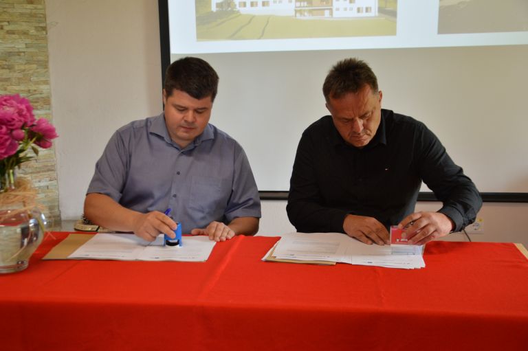 dom-starejsih-lendava, enota-salovci, zidarstvo-maucec, obcina-salovci, podpis-pogodb