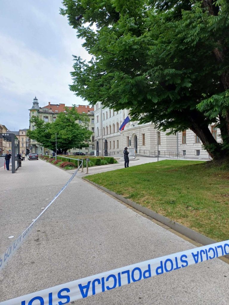 sodna stavba, vrhovno sodišče, tavčarjeva