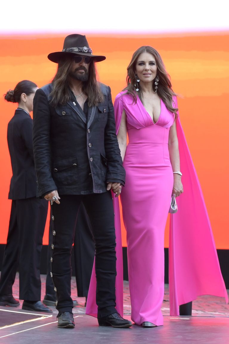 Billy Ray Cyrus, Elizabeth Hurley (3).jpg