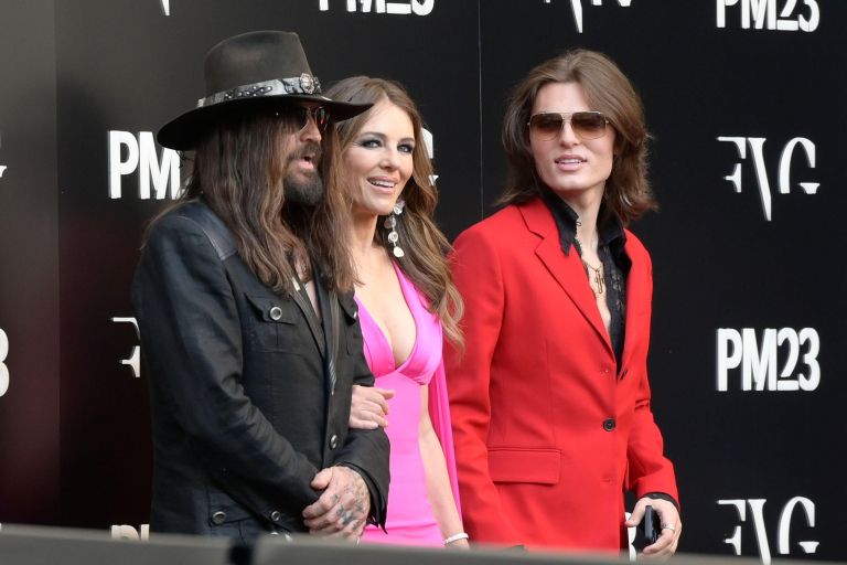 Billy Ray Cyrus, Elizabeth Hurley (1).jpg