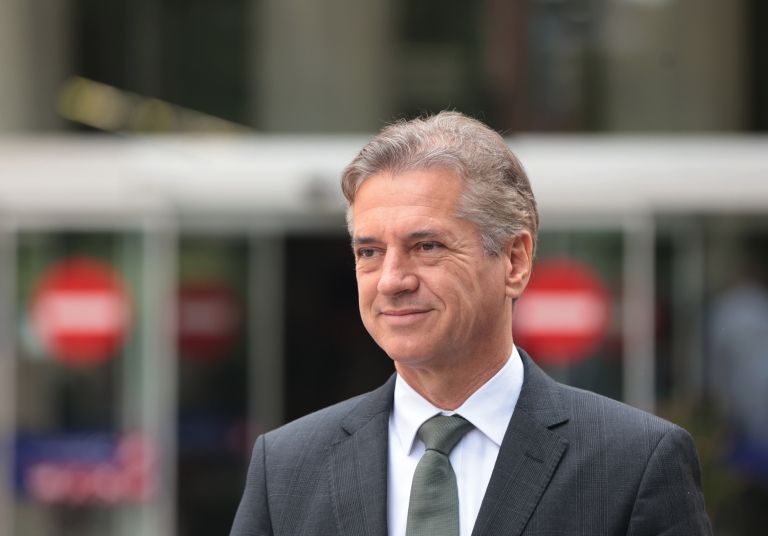 premier-robert-golob