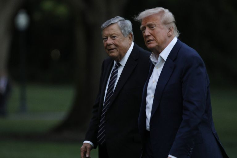 Viktor Knavs, Donald Trump