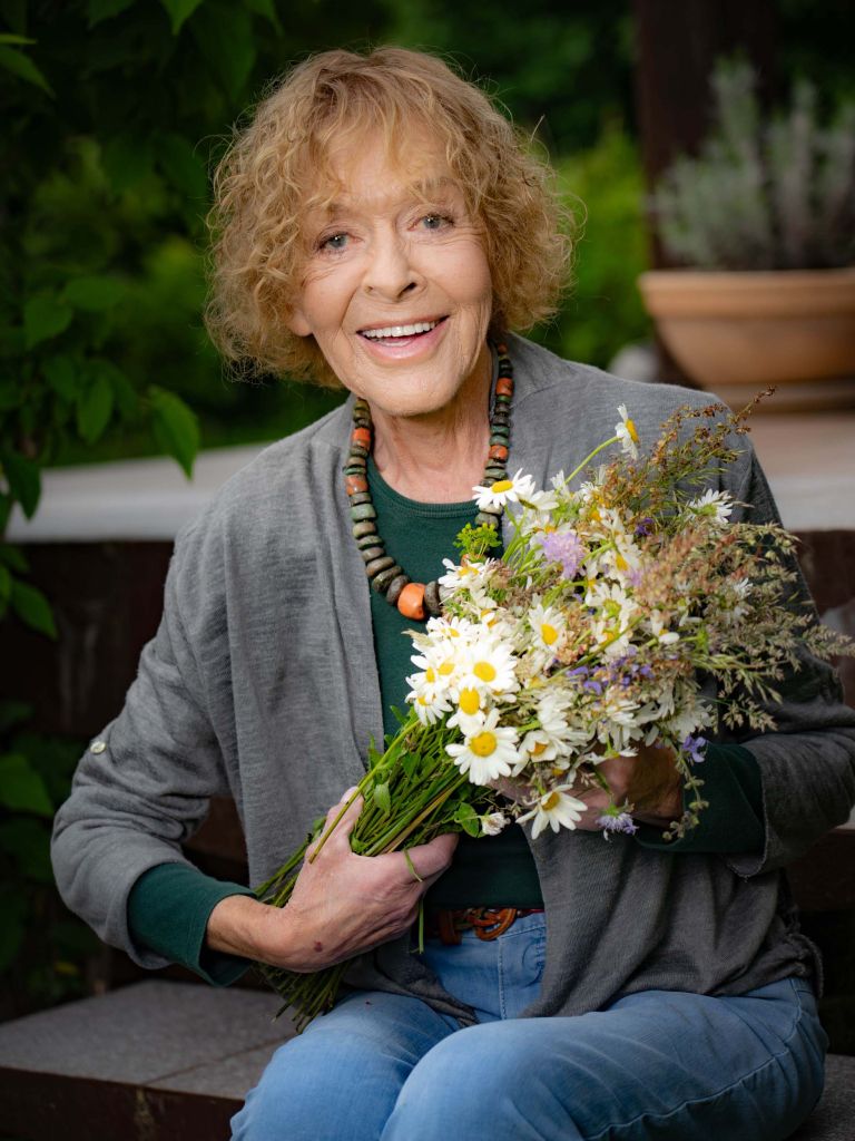 naslovnica milena zupancic - foto simen.jpg