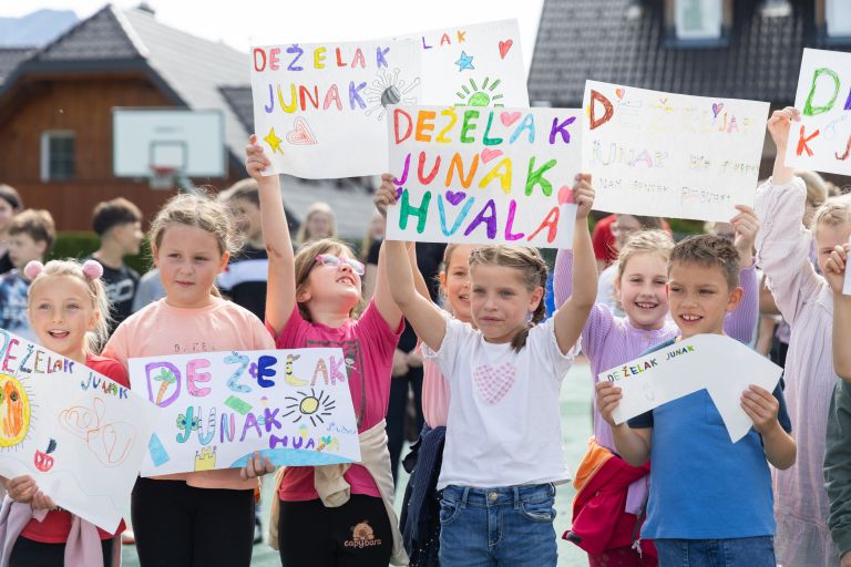 dezelak-junak-2025