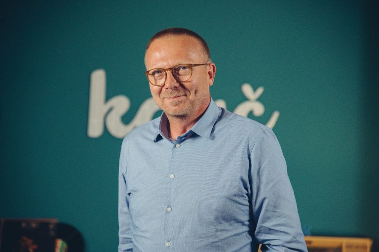 andrej-smodič, kavč, podkast, direktor-krajinskega-parka-goričko