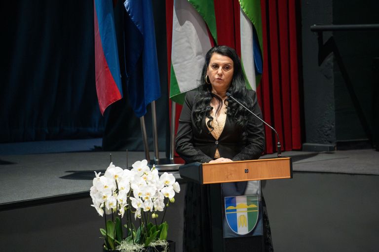 okrogla-miza-o-romih, dobrovnik