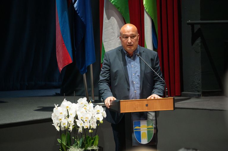 okrogla-miza-o-romih, dobrovnik