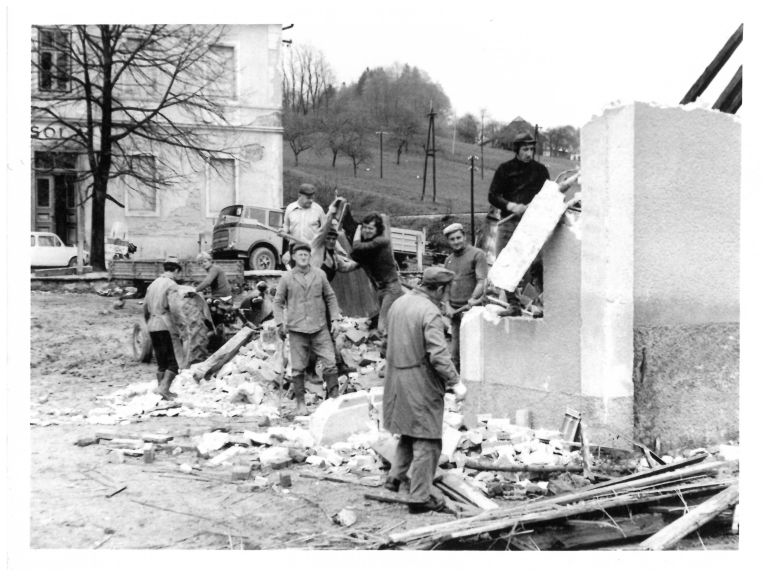 Potres 1974 Šentvid, J. Anderluh, 2.jpg
