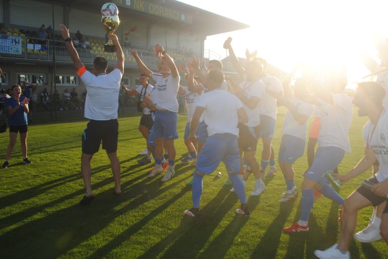 pnl, zadnji-krog, 22-krog, odranci, crensovci, podelitev-pokalov