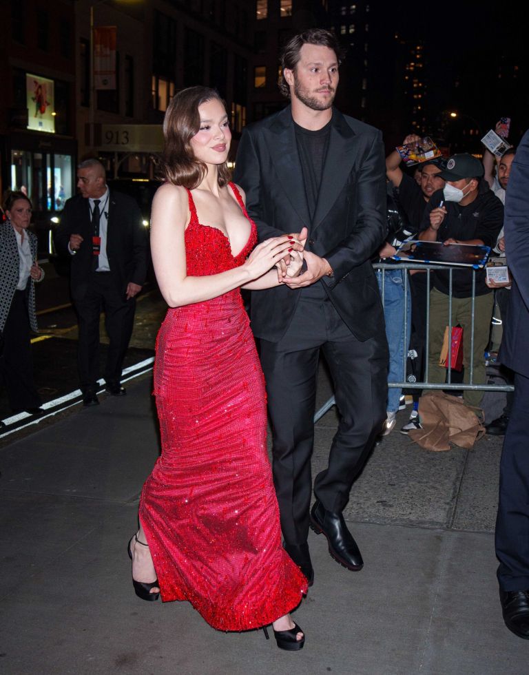 Hailee Steinfeld, Josh Allen 2.jpg