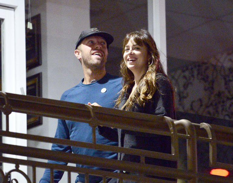 Dakota Johnson, Chris Martin.jpg