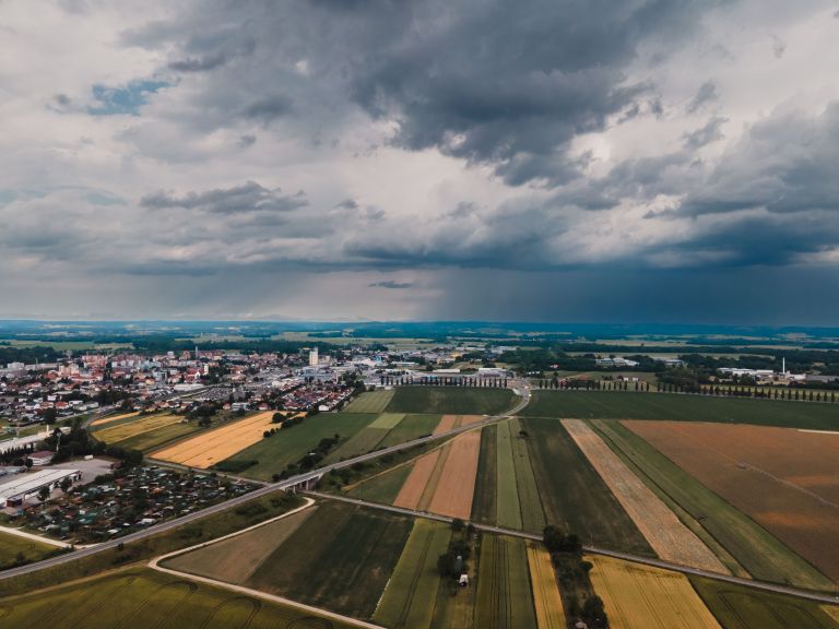 simbolična, dron, murska-sobota, polje, pšenica, oblaki, oblačno, nevihta, neurje, toča