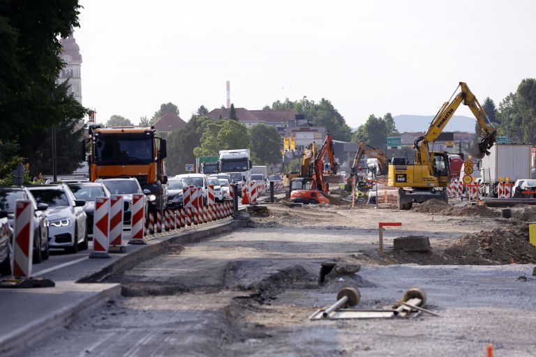 Celovška, zastoj, gradbišče