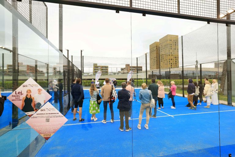 Danes so na ALEJI SKY z novinarji odprli tri padel igrišča (Foto Borut Cvetko).jpg