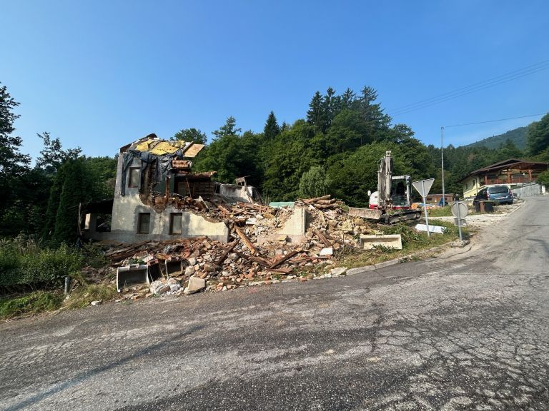 Cesta pokopališče rušenje.jpg