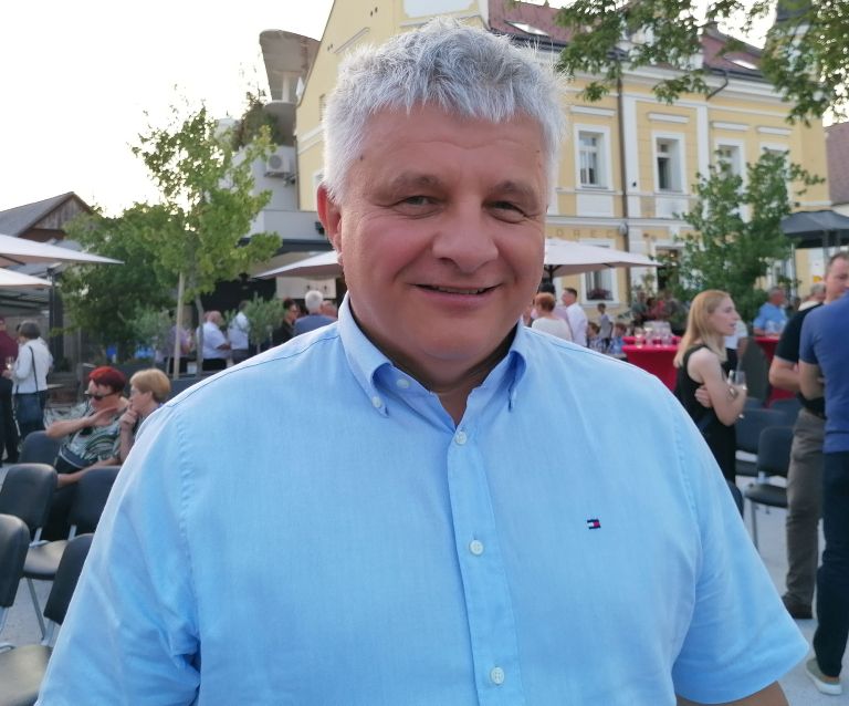 trgovina, jager, smarjeta, temeljni-kamen