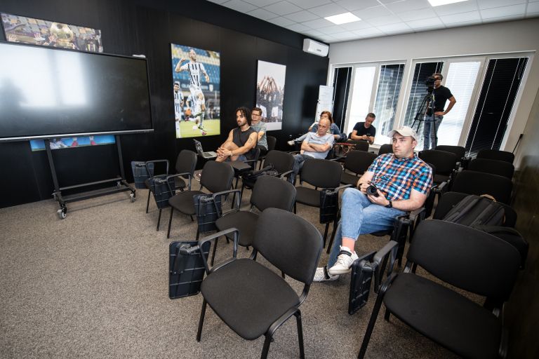 mura, tiskovna-konferenca