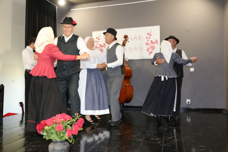 vaski-praznik, trimlini