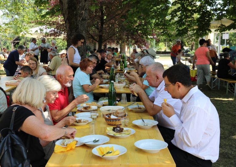 vaski-praznik, trimlini