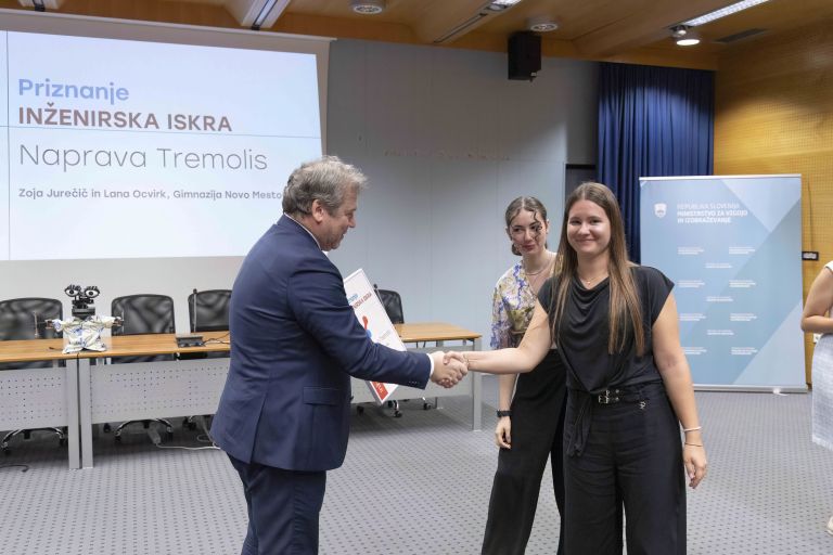 inzenirska-iskra, tremolis