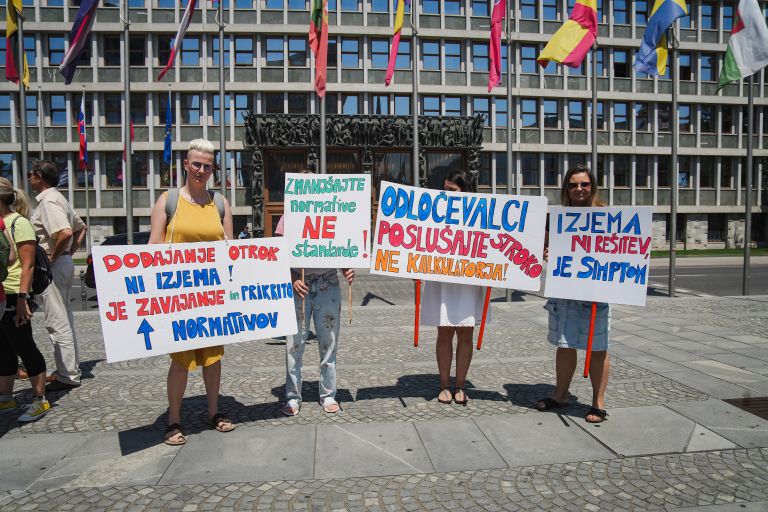 protest, zaposleni-v-vrtcih, fleksibilni-normativ