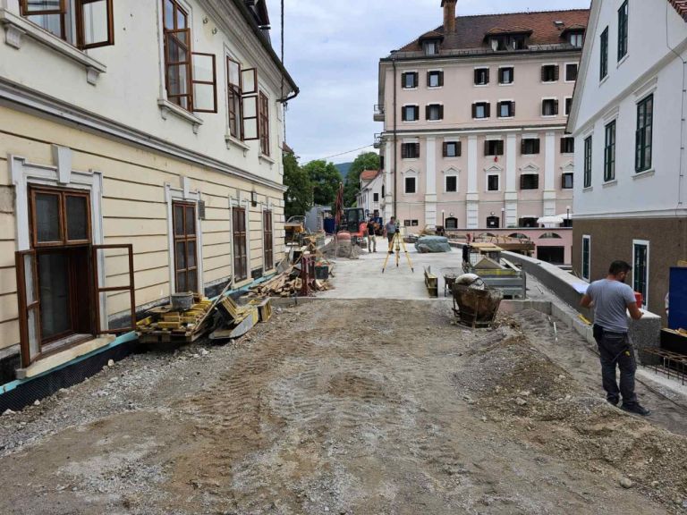 Gradnja mostu v Dolenjskih Toplicah.jpg