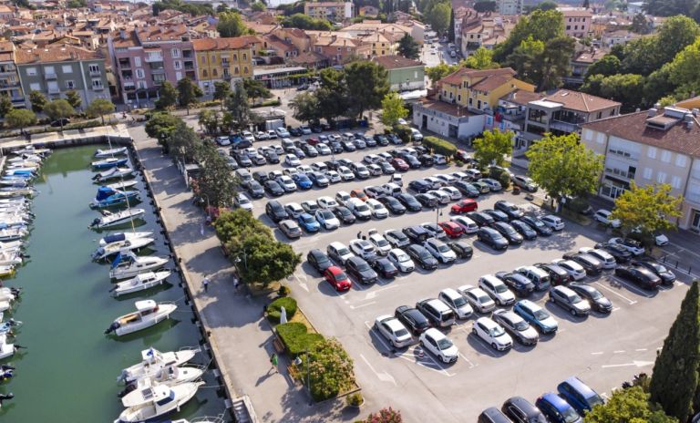 izola, parkirišče