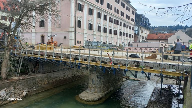 Gradnja mostu Dolenjske Toplice