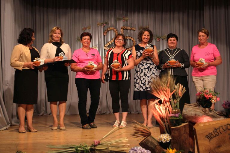 drustvo-podezelskih-zena-mirna-pec, 25-let