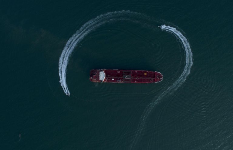 tanker, hormuška ožina