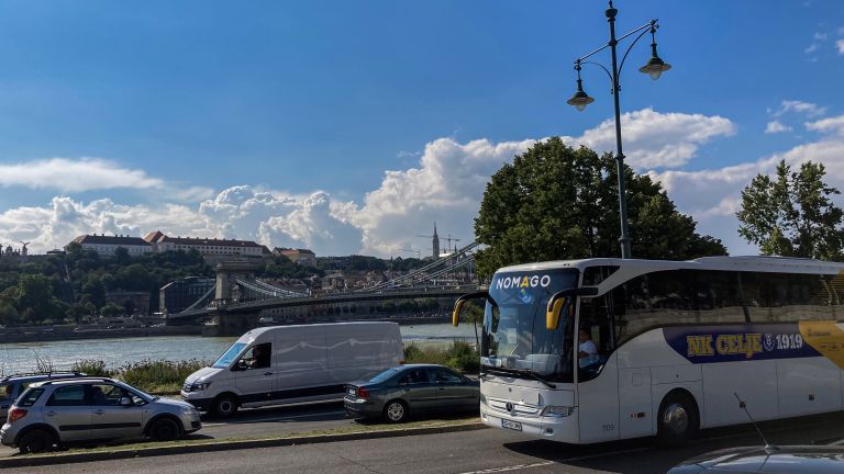 avtobus cesta avto