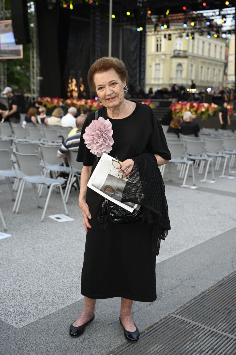 elza budau - sr.jpeg