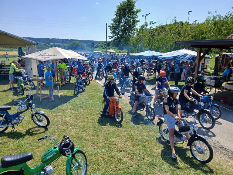 večeslavci, tomos-riders-goričko, mopedi, srečanje-2025