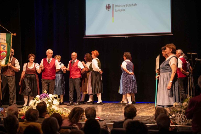 drustvo-kocevarjev-staroselcev, 1-mednarodni-kocevarski-folklorni-festival