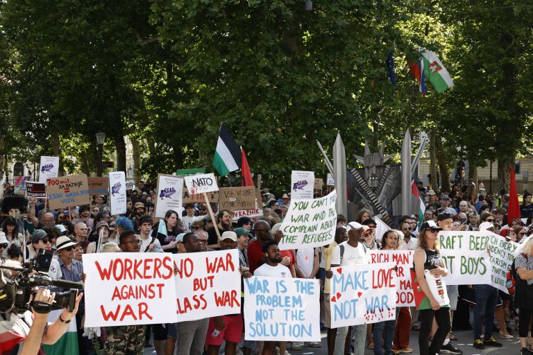 protest, nato, oborozevanje