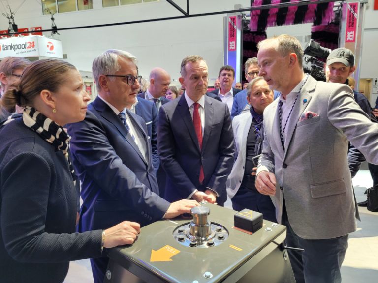 lea burjan, tolmačka, prevajalka
