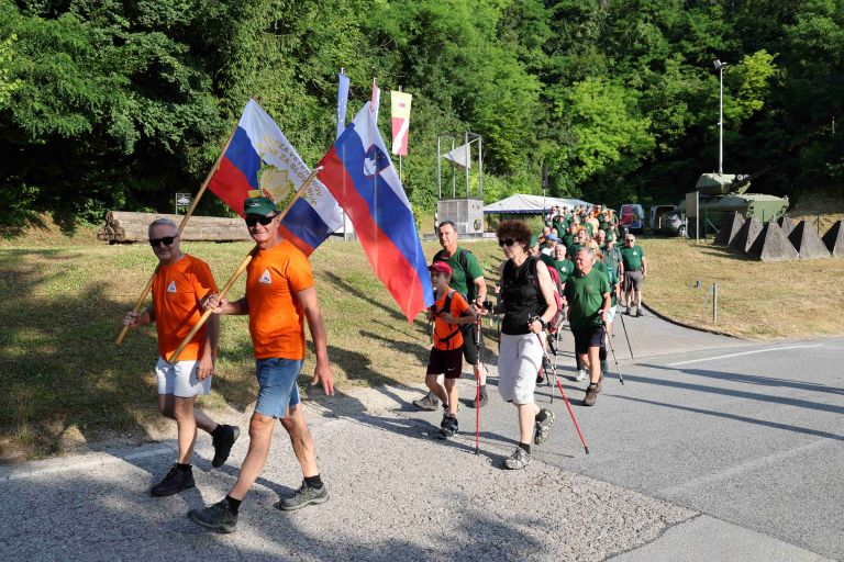 8_Pričetek pohoda.JPG